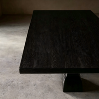 Table à manger rectangulaire noire en bois massif avec base en tréteaux tournés et consoles sculptées à la main, robuste, pour la décoration de villas de luxe