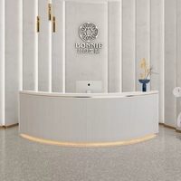 Bureau de réception en bois massif moderne sur mesure pour salon de coiffure, institut de beauté, hôtel, boutique médicale HOCHEY, mobilier commercial