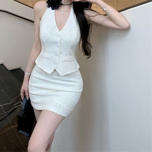 <span class=keywords><strong>Elegante</strong></span> <span class=keywords><strong>Completo</strong></span> Estivo da Donna: Top Senza Maniche Bianco con Bottoni 3D e Gonna Aderente - Product Image 4