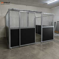 Écurie équestre extérieure avec portes de box pour chevaux, panneaux d'écurie à vendre