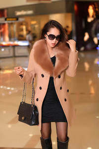 Cappotto Invernale da Donna in Lana con Ampio Collo di <span class=keywords><strong>Pelliccia</strong></span>, Modello Lungo a Doppio Petto - Product Image 1