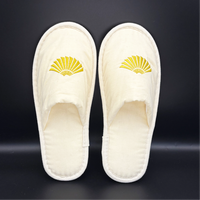 Chaussons jetables en coton naturel biodégradable, confortables, durables, à bout fermé, avec logo brodé, pour hôtels (vente en gros)