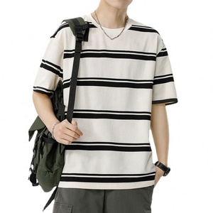 เสื้อยืดโอซิซาแฟชั่นผู้ชาย ลายทางหลวมๆ สไตล์ฤดูร้อน เสื้อคอกลม ผ้าฝ้าย 57.6% เสื้อยืดลำลองแขนสั้นสำหรับวัยรุ่นชาย - Product Image 3
