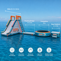 Grand équipement de parc aquatique gonflable : toboggan, pont, trampoline, plateforme à marches pour le plaisir à la plage