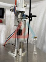 Machine de remplissage d'aérosols semi-automatique haute précision Valve BOV avec pompe pour gaz, peinture, huile et bidons métalliques, contrôle PLC