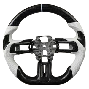 Volant de direction perforé en cuir et fibre de carbone, pratique et en promotion, pour Ford Mustang - Product Image 1
