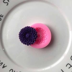 <span class=keywords><strong>Moldes</strong></span> <span class=keywords><strong>de</strong></span> silicona <span class=keywords><strong>de</strong></span> 4 diseños para fundición <span class=keywords><strong>de</strong></span> resina Lote <span class=keywords><strong>de</strong></span> resina epoxi Flor Lotus Daisy Rose Heart Cake Tools - Product Image 5