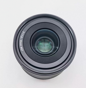 Buen Precio, Lente Prime Gran Angular de 35 mm F1.8 con Montura L para Cámaras de Formato Completo - Product Image 5