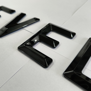 Emblemas Adhesivos 3D en Relieve de Plástico ABS de 50*79mm, Color Negro Brillante, con Letras en Fuente Charles Wright Bevel, para Matrículas de Coches del Reino Unido - Product Image 4