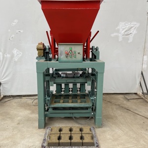Máquina para Fabricar Bloques de Pavimento de Cemento con PLC y Operación Automática Hidráulica por Engranajes, Tolva para Fácil Mantenimiento - Product Image 4