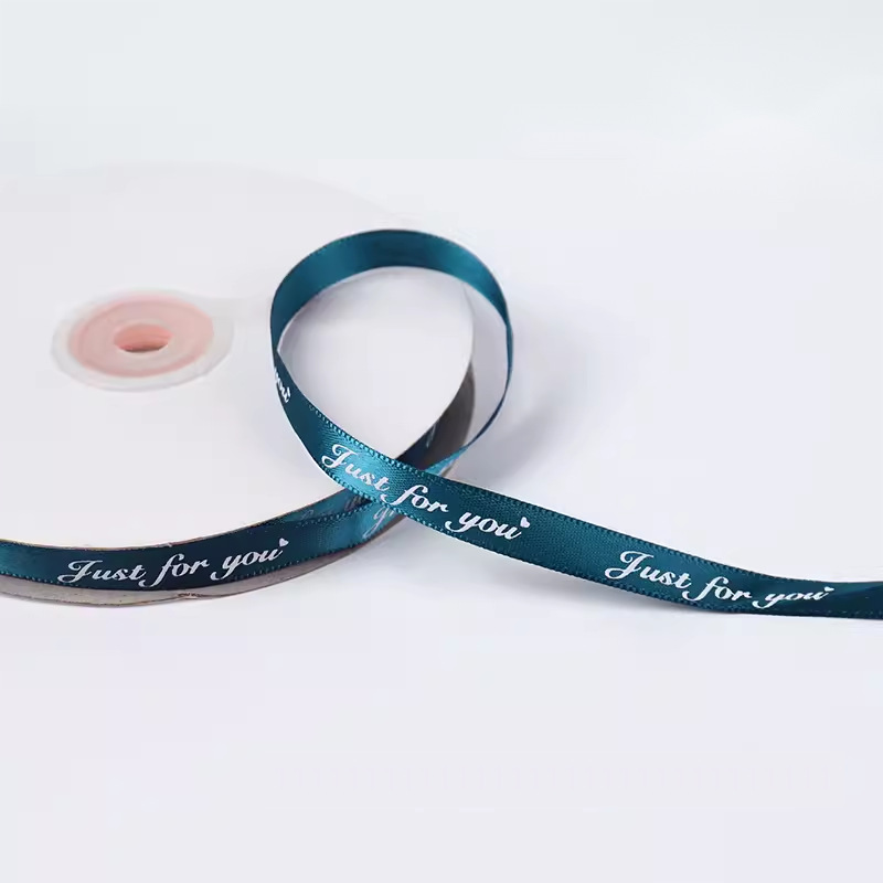 Un rollo de cinta verde (45m)