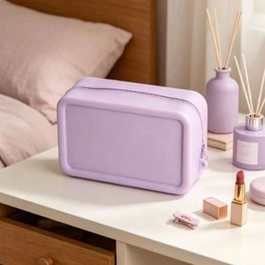 Estuche Organizador de Maquillaje Plegable de Silicona Ecológico, Impermeable, Duradero, Portátil, con Cierre, Color Sólido, para Exteriores - Product Image 2