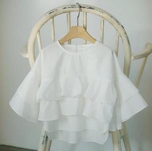 Hermosa Camiseta de Manga Larga para Niñas con Volantes de Encaje Blanco - Product Image 5