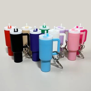 Novedad: Llavero de PVC <span class=keywords><strong>con</strong></span> diseños variados de mini tazas, soporte para bálsamo labial, para mujer y niña, ideal como adorno para llavero, monedero, bolso o botella - Product Image 1