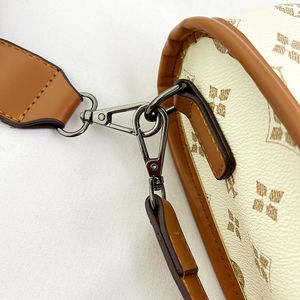 กระเป๋าสะพายข้างผู้หญิง ดีไซน์ทันสมัย แบรนด์ดีไซเนอร์ ซิปปิด สายสะพายสองเส้น พกพาสะดวก วัสดุ PU ซับในโพลีเอสเตอร์ - Product Image 5