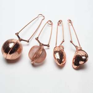 Infusor de té chapado en oro rosa, colador reutilizable de acero inoxidable 304 para accesorios de té de lujo y servicio de cafetería - Product Image 1