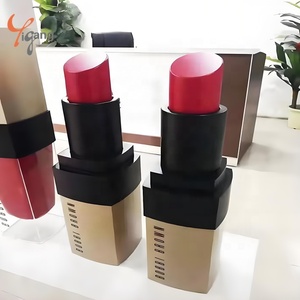 Statua di Rossetto Gigante a Grandezza Naturale in Resina FRP Personalizzata di Fabbrica, Espositore da Banco per Negozi di Cosmetici in Fibra di Vetro, Oggetti Scenici per Cosmetici, Artigianato in Resina - Product Image 2