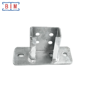 قاعدة عمود معدنية ثقيلة مطلية بالزنك الساخن مع فتحات لقناة مزدوجة مقاس 1-5/8 بوصة - Product Image 4