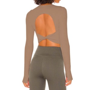 Haut de yoga d'été respirant à manches longues et dos creux, coupe ajustée, avec trou pour le pouce, dos croisé et coussinets de poitrine, pour sports de plein air - Product Image 4