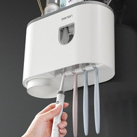 Distributeur automatique de dentifrice en plastique pour le lavage des dents avec un porte-brosse à dents