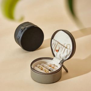 Boîte organisatrice en cuir véritable, petite, avec logo personnalisé, étui à bijoux rond de voyage - Product Image 3