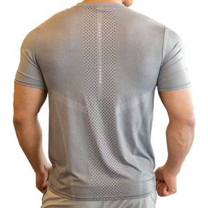 T-shirt de sport pour homme OEM, élastique, léger, polyester et élasthanne, respirant, vêtements de sport pour la course à pied - Product Image 1
