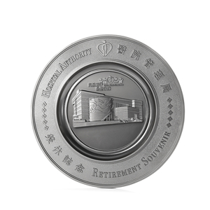 <span class=keywords><strong>Placas</strong></span> Premios Proveedor personalizado Aleación <span class=keywords><strong>de</strong></span> zinc en relieve Plata mate Logotipo 3D <span class=keywords><strong>Grabado</strong></span> Placa conmemorativa Placa <span class=keywords><strong>de</strong></span> metal <span class=keywords><strong>de</strong></span> recuerdo - Product Image 3