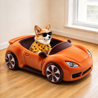 Lit pour chien et chat en forme de voiture mignon fabriqué en usine, un lit pour animaux de compagnie en peluche lavable pour l'intérieur, avec des chats et des chiens de dessin animé