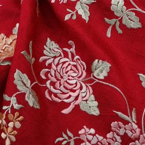 Tissu brodé et imprimé de haute qualité pour robes, tuniques, vêtements ethniques et décontractés pour femmes, disponible à la vente - Product Image 5