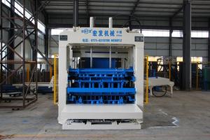 อุปกรณ์อัตโนมัติมาตรฐานขอบหินเครื่องทําบล็อกกลวงราคาเครื่องทําบล็อกปูซีเมนต์คอนกรีต - Product Image 2