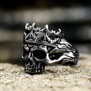Anillo de Acero Inoxidable 316 con Diseño de Calavera Flameante para Hombre, Acabado Pulido, Texturas Contrastantes, Estética Masculina, Estilo Punk Retro, Pieza Destacada - Product Image 4