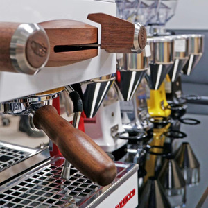 Moulin à café électronique Mazzer Silver 12 oz en acier inoxydable avec meules coniques, dosage entièrement automatique, contrôle de la dose, Plug-and-Play, usage commercial - Product Image 3