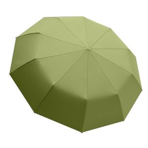 Paraguas de sol plegable automático de tres pliegues, con 10 varillas, diseño de hueso de dragón doble, con pegamento negro, para negocios, con logotipo impreso fijo y disponible para entrega inmediata. - Product Image 1