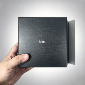 Caja de Reloj Cuadrada Negra con Forro de Gamuza Sintética y Bolsa de Compras con Logotipo para Empaque de Relojes - Product Image 5