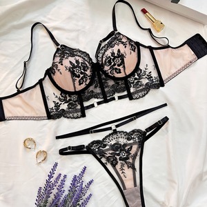 Conjunto de lencería sexy para novia, con encaje francés, tiras, bordado floral, malla y aros, que incluye sujetador y bragas. - Product Image 1