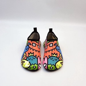 Chaussures aquatiques unisexes à séchage rapide avec semelle souple antidérapante et motif imprimé, idéales pour la marche aquatique en extérieur, la randonnée en rivière, le fitness et le yoga en intérieur - Product Image 1
