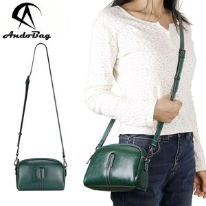 Sacs à bandoulière et sacs croisés rétro AndoBag pour femmes - Sac à téléphone simple et élégant en cuir véritable 3172 - Product Image 1
