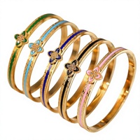 Bracelet tendance et mignon pour femme en acier inoxydable plaqué or jaune 18 carats avec trèfle à quatre feuilles géométrique chrétien et fleur en nacre noire