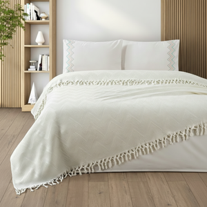 ชุดผ้าคลุมเตียงสีครีม jacquard ขนาด220*240ซม. แผ่น240*260ซม. ปลอกหมอน2ใบปัก50*70ซม. - Product Image 1