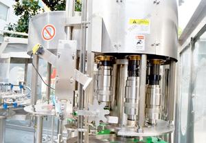 500ml Entièrement Automatique Peu D'eau Minérale de Capsulage Remplissante De Lavage de Bouteille D'étanchéité Machines Prix - Product Image 2