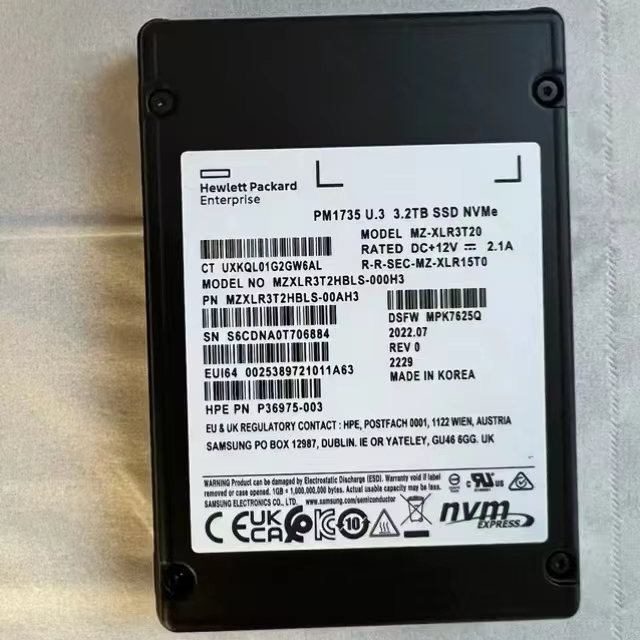 P65023-B21 6.4 TB NVMe Gen4 Main Per MU SFF BC U.3 Static V2 MV Solid State Drive Hard Drive Server Hard Drives Hard Disk