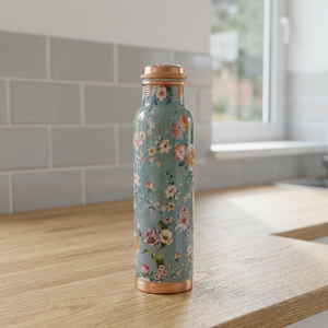 Botella de Agua de Cobre Puro con Estampado Floral Azul Pizarra Premium, 1000 ml, Diseño de Flores Estilo Cottage Inglés, Botella Metálica a Prueba de Fugas - Product Image 2