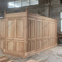 Cabine confessionnelle en bois d'acajou massif pour la décoration intérieure de l'ancienne église catholique européenne Surface finie