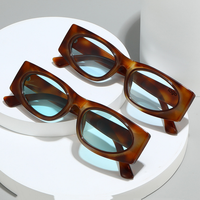 Lunettes de soleil tendance à monture carrée transparente, petit format, style vintage, avec rivets, imprimé léopard, rectangulaires, audacieuses et foncées, populaires