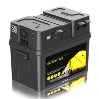 Caja de Batería Portátil: Estuche Impermeable de 12V/24V con Pantalla de Voltaje y USB para Camping, RV, Náutica y Almacenamiento de Energía al Aire Libre
