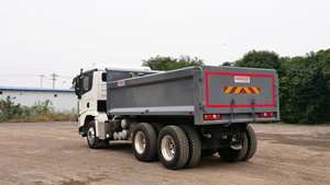 SHACMAN 6x4 10轮自卸车自卸车工程运输用新型重型卡车柴油左转向 - Product Image 5
