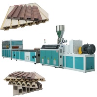 Machine d'extrusion de panneaux de mur en PVC WPC pour l'intérieur