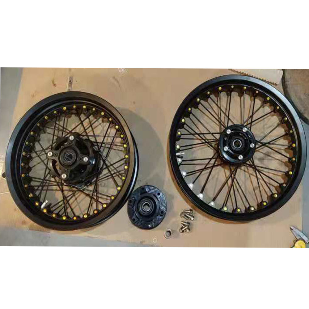 トライアンフ ボンネビル T100/T120 用 2.5×18インチ/4.25×18インチ