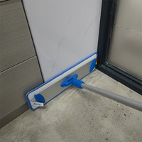 Tête de balai en microfibre à code couleur, lavable en machine, écologique et économique, idéale pour les sols durs classifiés en milieu hospitalier et hôtelier