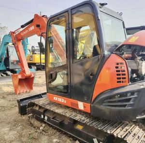 Mini-excavatrice d'occasion Kubota KX183 8 tonnes fabriquée au Japon avec accessoire grappin, brise-roche et tarière certifiée CE - Product Image 2